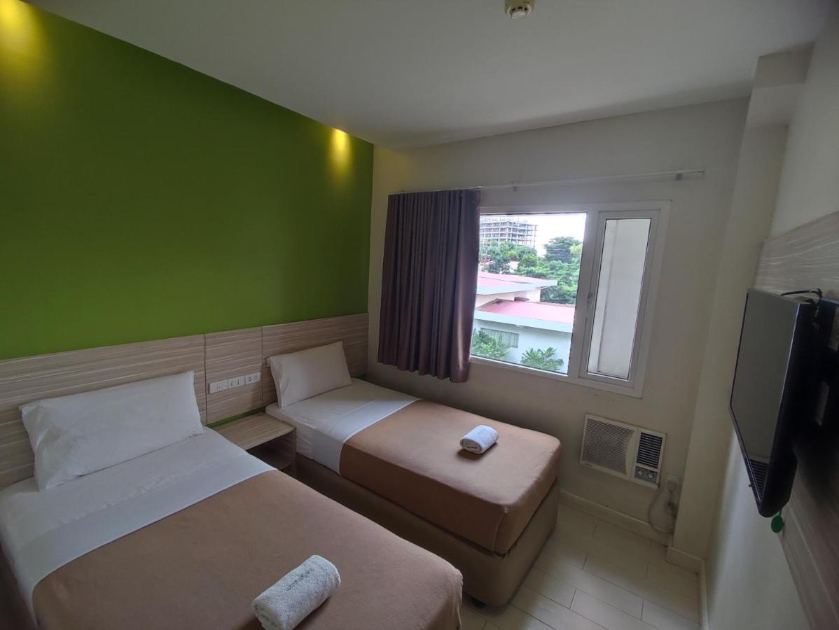 Westpoint Hotel Cebu Екстер'єр фото